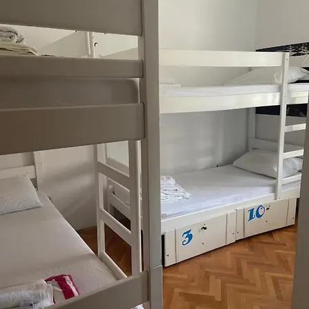 Vandrarhem Hostel Omis *