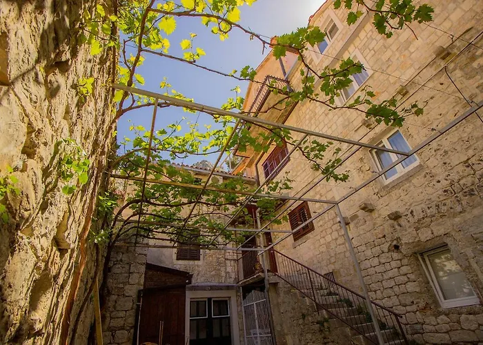 Hostel Omis Ostello *